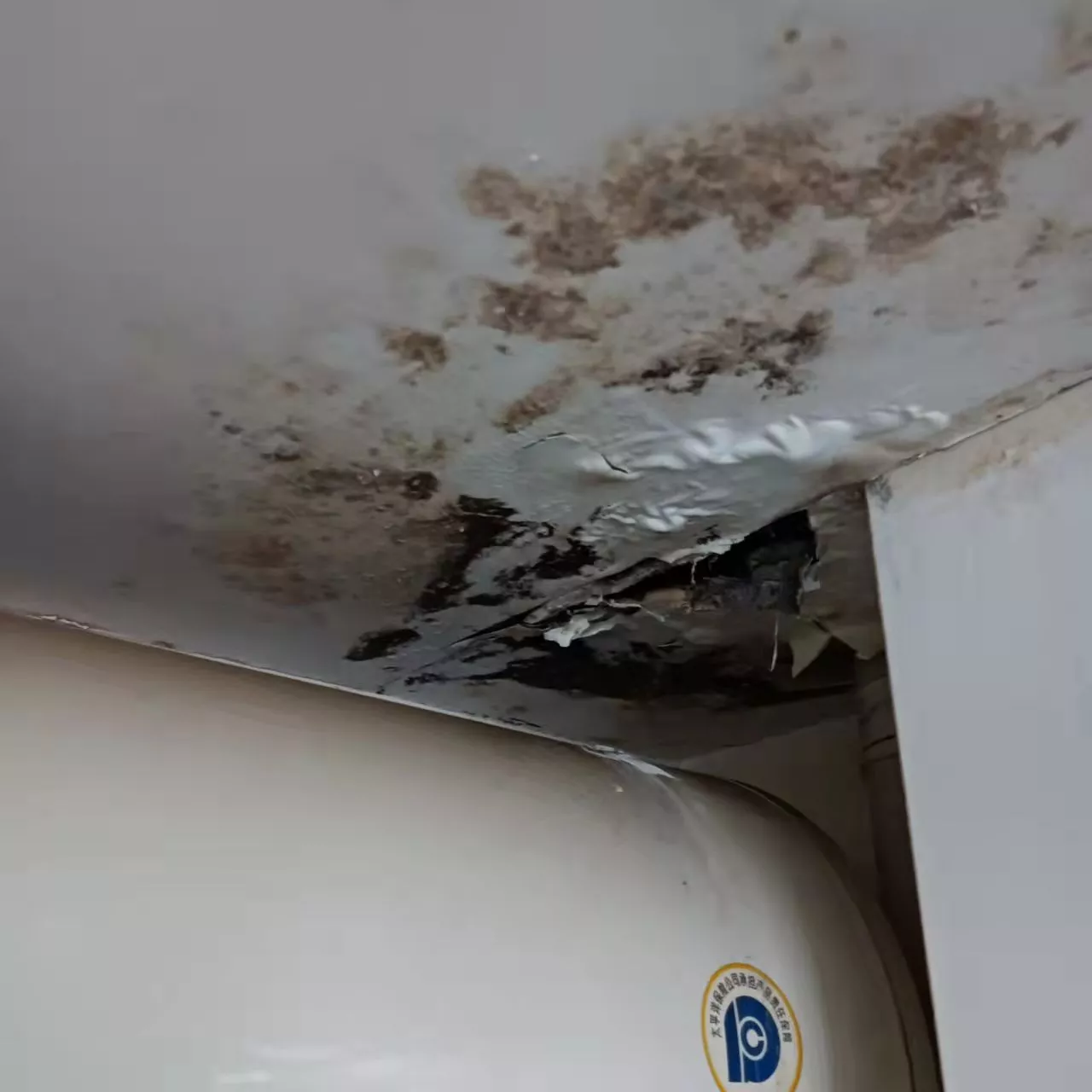 屋顶漏水